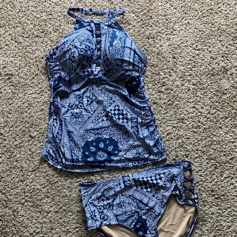 Cacique Swim top 16, bottom 18